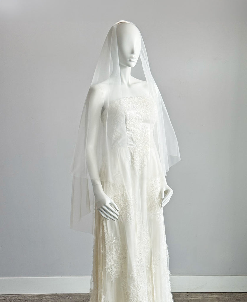 Danna mid-length bridal veil with blusher