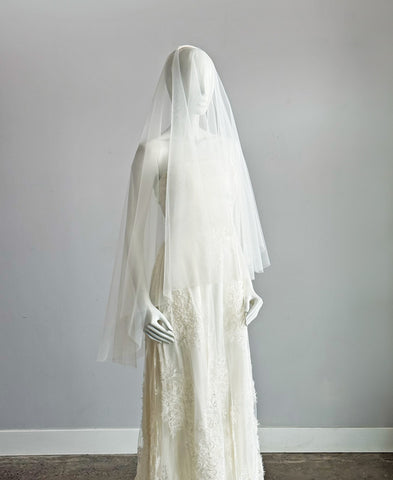 Danna mid-length bridal veil with blusher