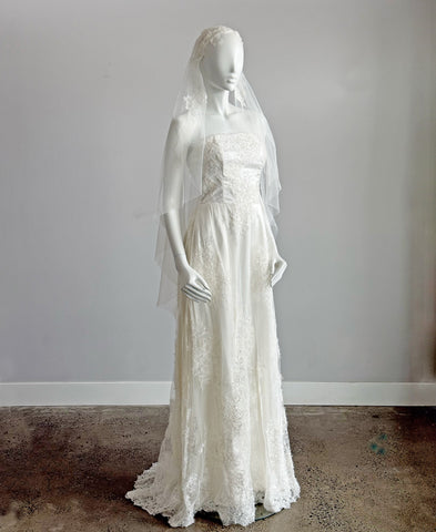 Keiko eyelash lace trimmed Juliette veil